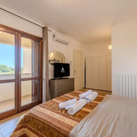 Апартаменти Modern With Veranda, Ac, And Parking *